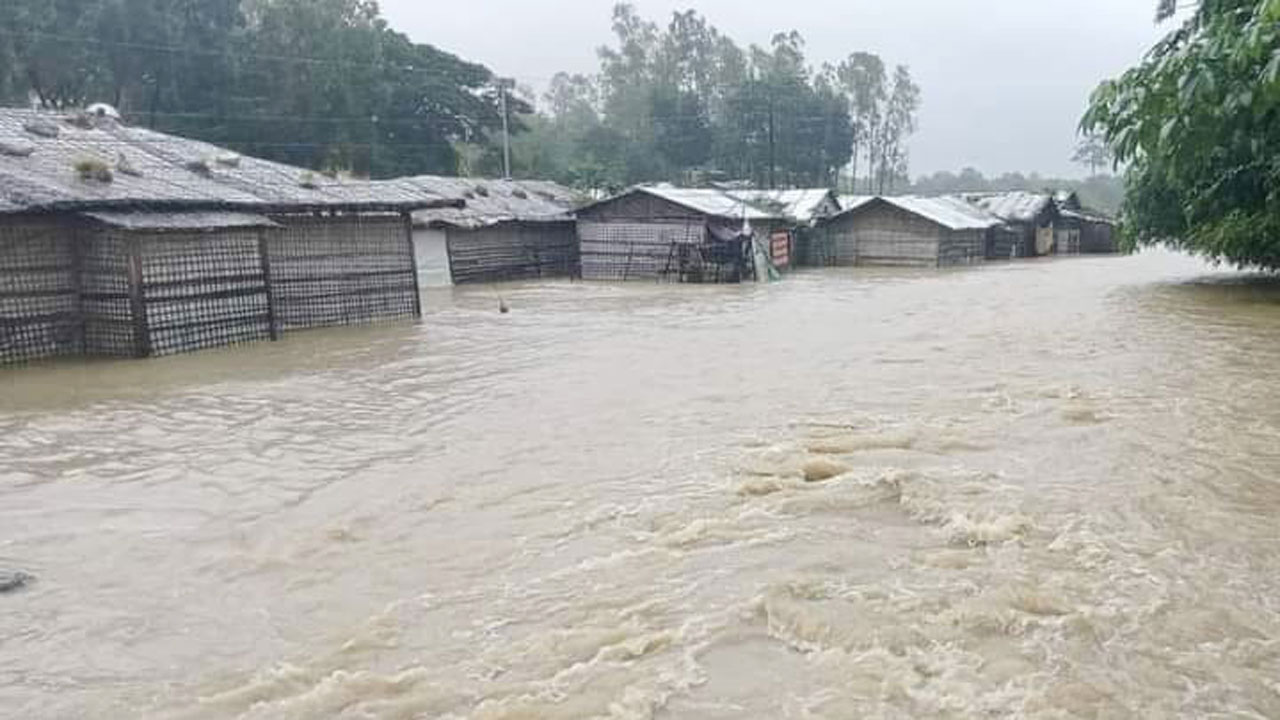 কক্সবাজারে একদিনে ৫০১ মিলিমিটার বৃষ্টিপাত, তলিয়ে গেছে নিম্নাঞ্চল