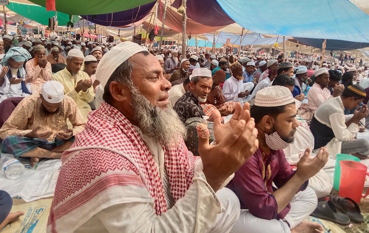 আখেরি মোনাজাতের মধ্য দিয়ে শেষ হলো বিশ্ব ইজতেমার দ্বিতীয় ধাপ