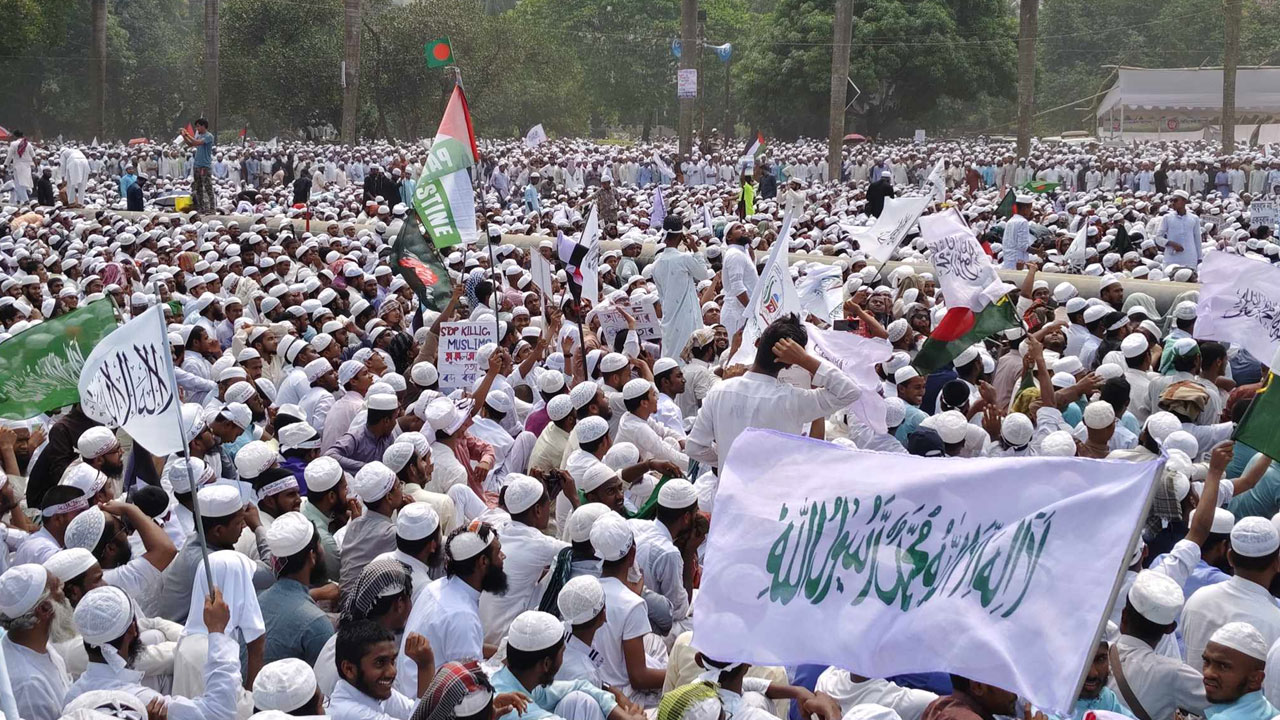 এবার আওয়ামী লীগ নিষিদ্ধে শক্ত অবস্থানে হেফাজতও