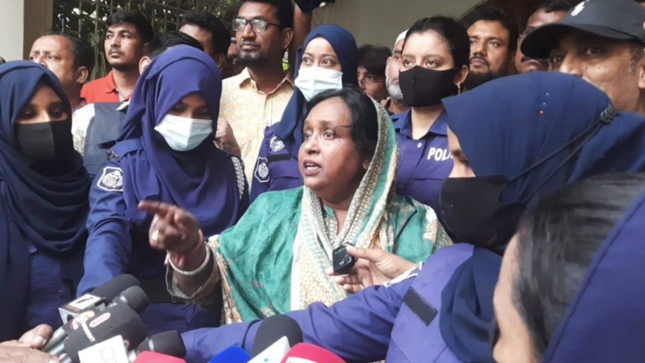 অনেক নাটকীয়তার পর অবশেষে গ্রেপ্তার আইভী