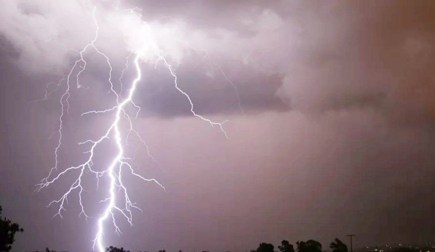 বজ্রপাত ও ঝড়ে একদিনে ১৪ জনের মৃত্যু