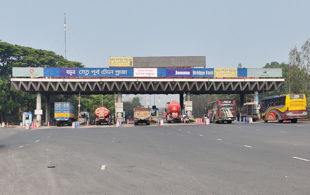 যমুনা সেতু দিয়ে ৩৩ হাজার যানবাহন পারাপার, টোল আদায় ২ কোটি ৮৬ লাখ টাকা