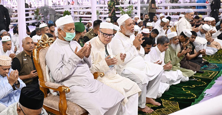 জাতীয় ঈদগাহে ঈদের নামাজ আদায় করলেন প্রধান উপদেষ্টা