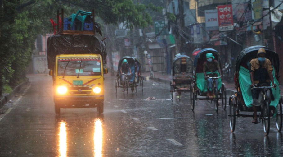 ভারী বৃষ্টির আভাস, কমবে তাপমাত্রা