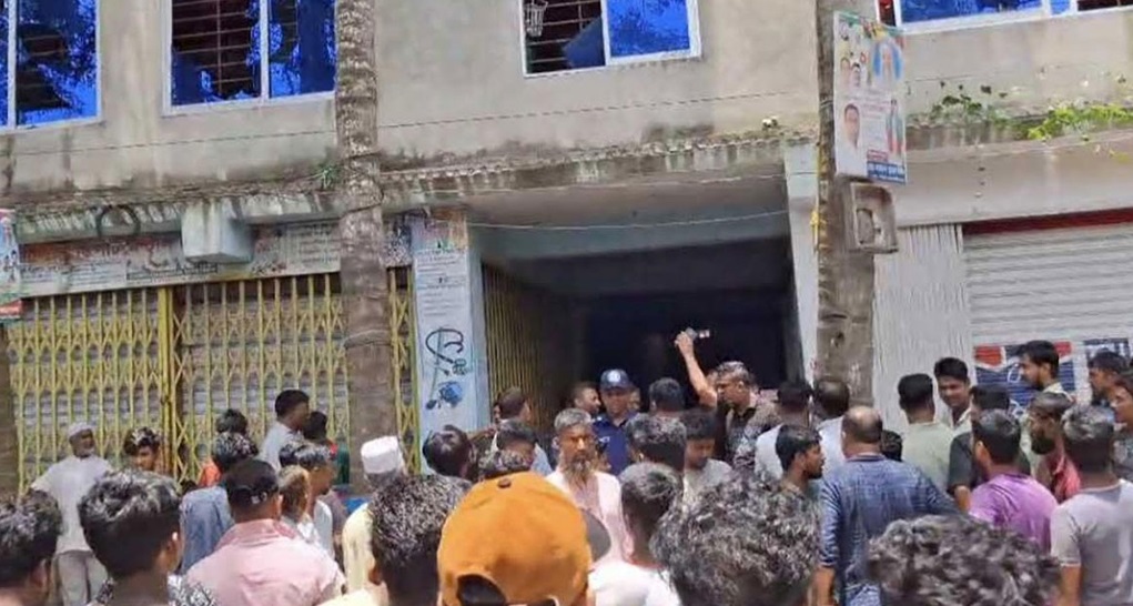 কুমিল্লায় বাড়ি ঘেরাও করে মা-সন্তানসহ ৩ জনকে পিটিয়ে হত্যা
