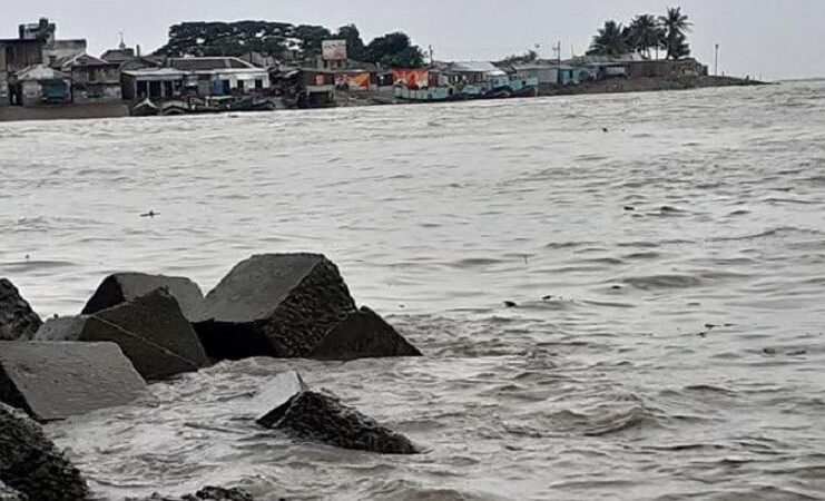 মেঘনা নদীর পানি বিপদসীমার ওপরে, ভয়াবহ বন্যার শঙ্কা