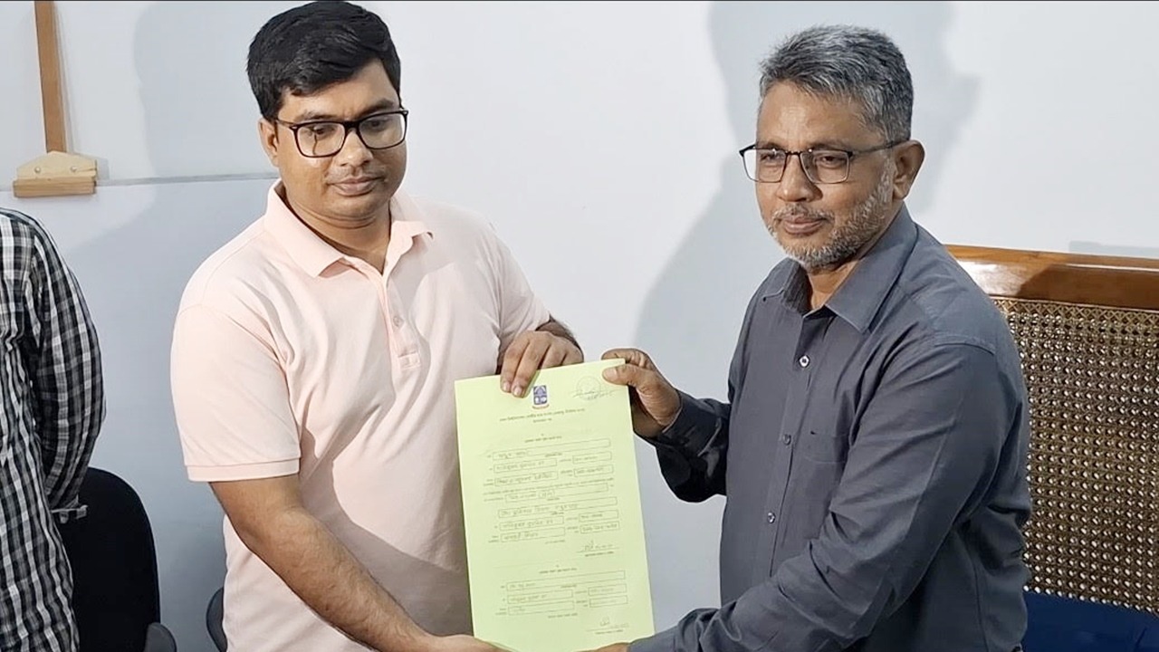 ডাকসুতে সর্বপ্রথম মনোনয়ন ফরম জমা দিলেন সাবেক ছাত্রলীগ নেতা সিজার