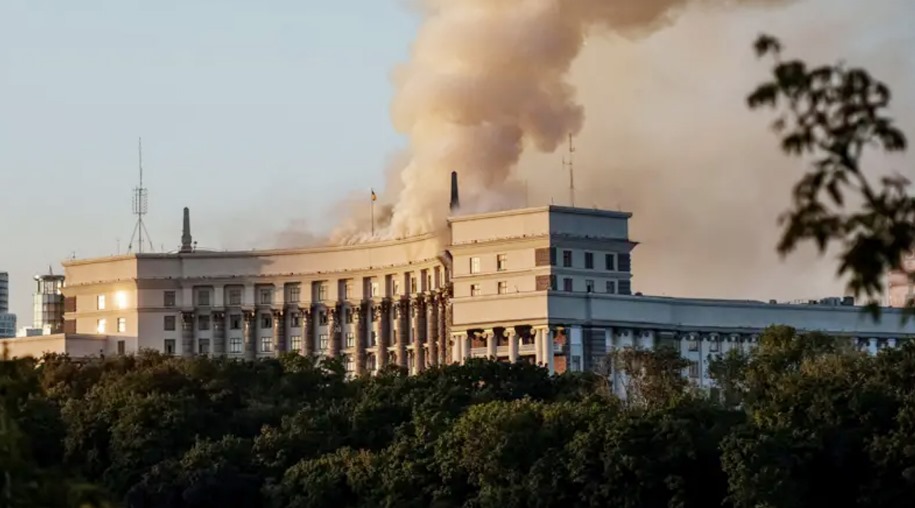 ইউক্রেনের মন্ত্রিসভার ভবনে রাশিয়ার হামলা