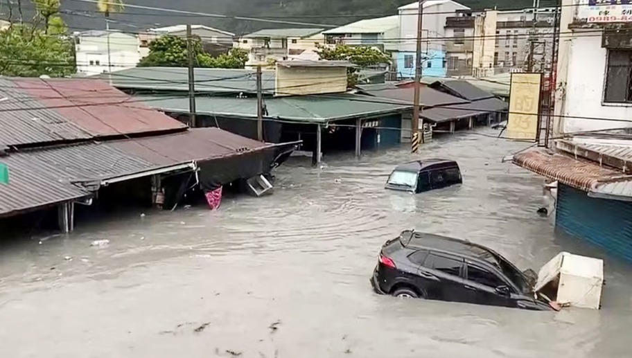 সুপার টাইফুন রাগাসার আঘাতে তাইওয়ানে নিহত ১৪, নিখোঁজ ১২৪