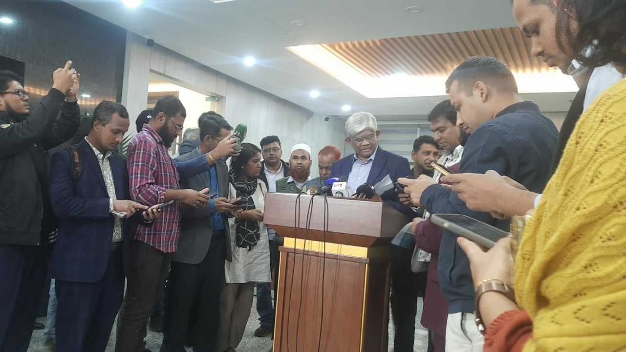 ভারত থেকে ৫০ হাজার টন চাল আনা হবে : অর্থ উপদেষ্টা