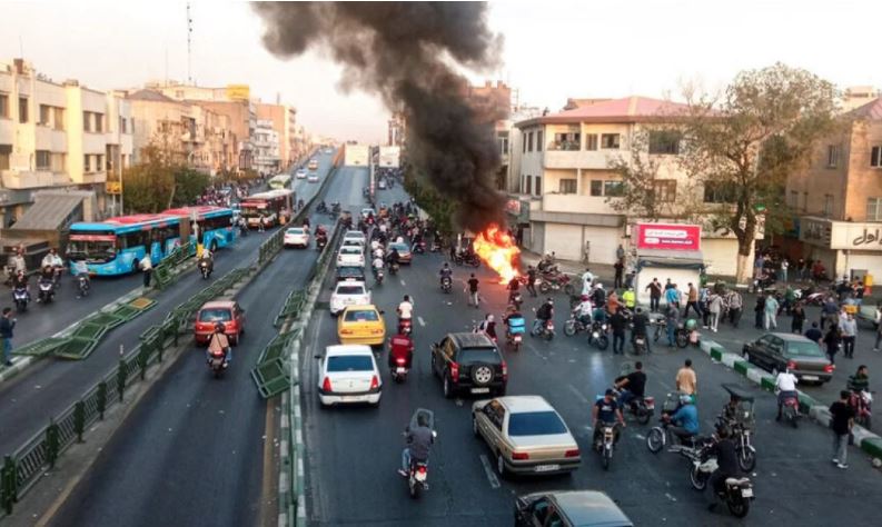 বিক্ষোভে উত্তাল ইরান, ১০ দিনে নিহত ৩৬