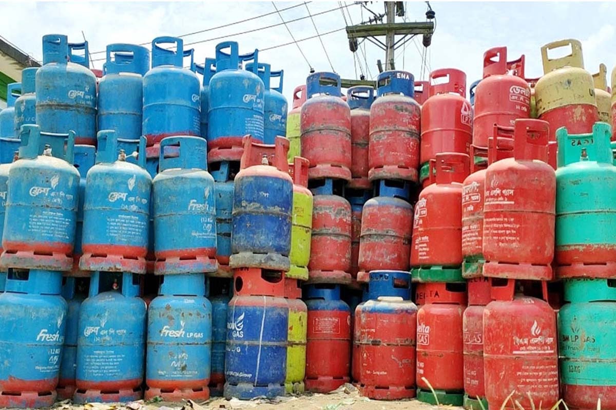 এলপিজি সিলিন্ডার বিক্রি বন্ধ, তীব্র সংকটে গ্রাহকরা
