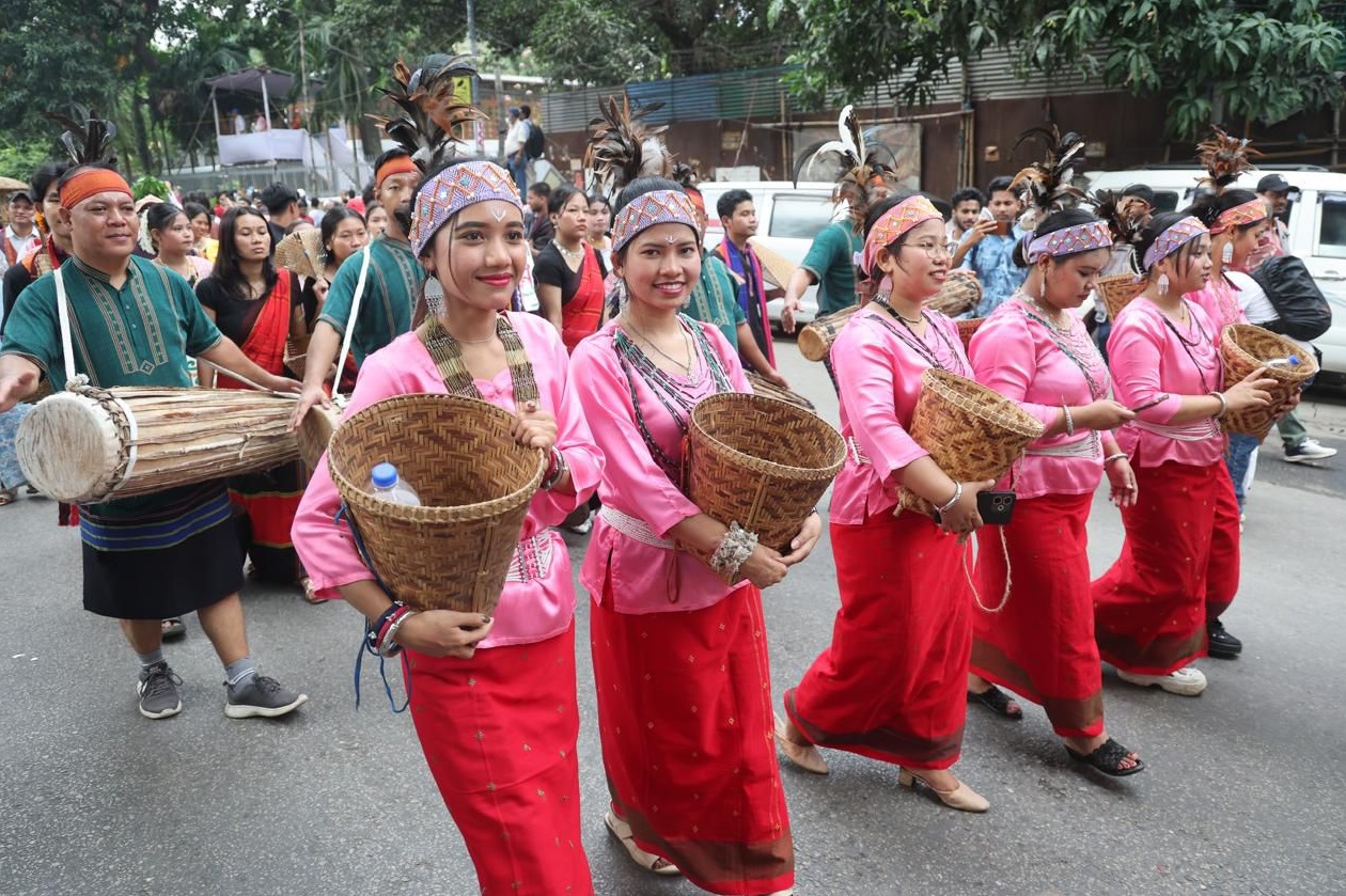 আনন্দ বা মঙ্গল, নামে কিবা এসে যায়!