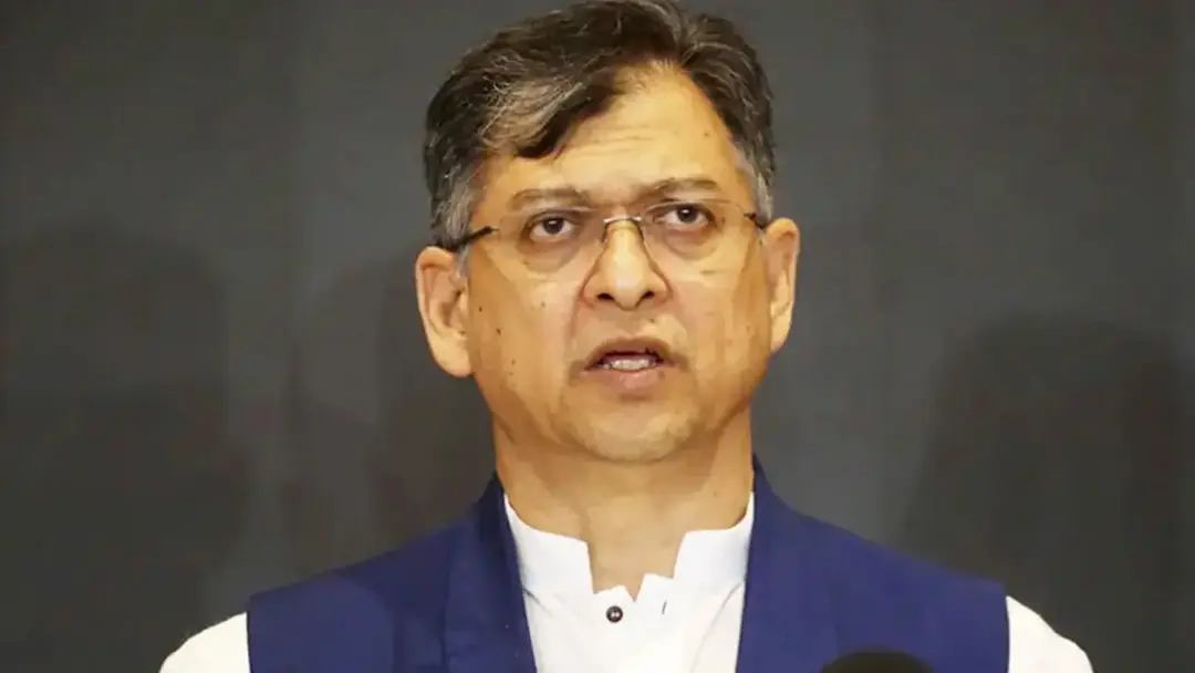ঈদে দরিদ্রদের পাশে বিত্তশালীদের দাঁড়ানোর আহ্বান স্বরাষ্ট্রমন্ত্রীর