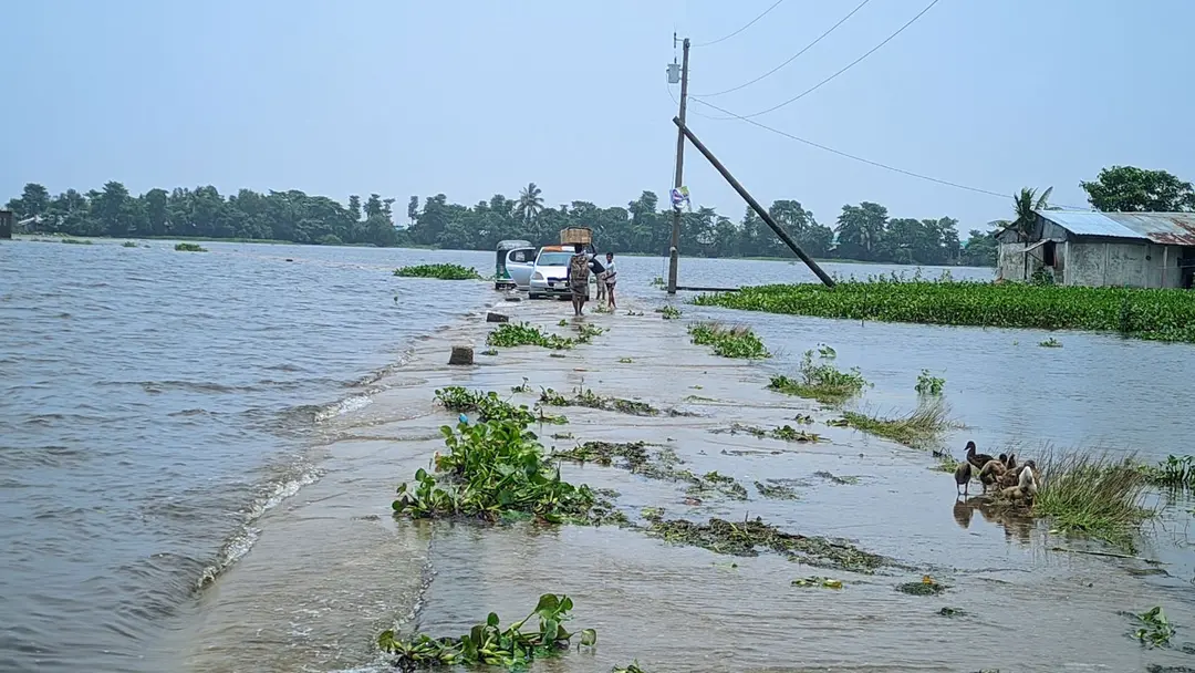 ভারী বৃষ্টিতে বাড়বে নদ-নদীর পানি