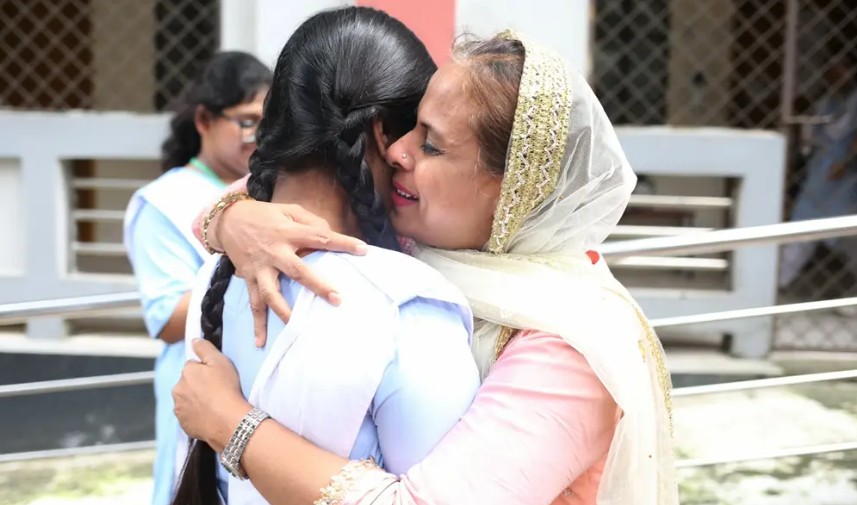 পাসের হার ও জিপিএ-৫—দুটিতেই এগিয়ে মেয়েরা