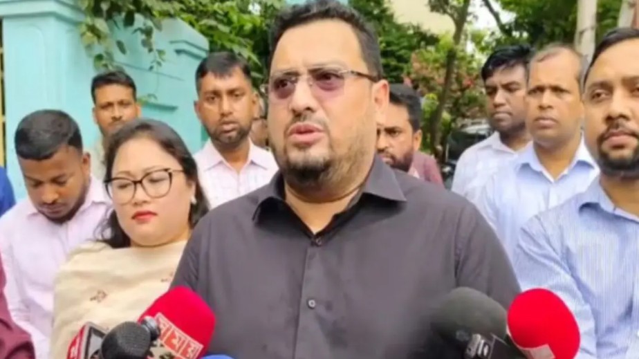 হাজিরা খাতায় আগাম স্বাক্ষর, ভূমি অফিসে গিয়ে ক্ষুব্ধ প্রতিমন্ত্রী