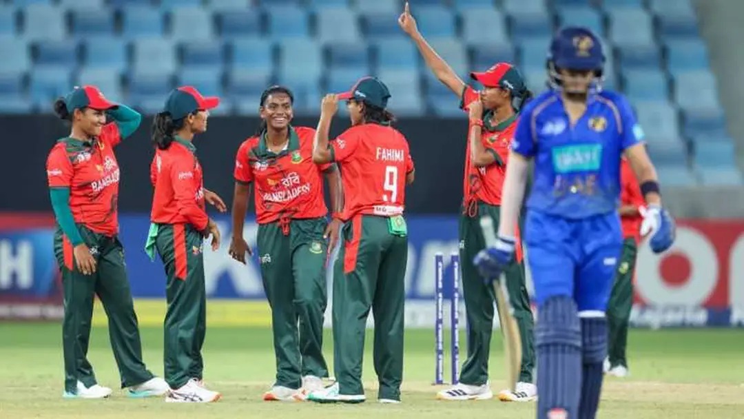 ব্যাটিং ব্যর্থতার পর বোলারদের দাপটে সেমিফাইনালে বাংলাদেশ