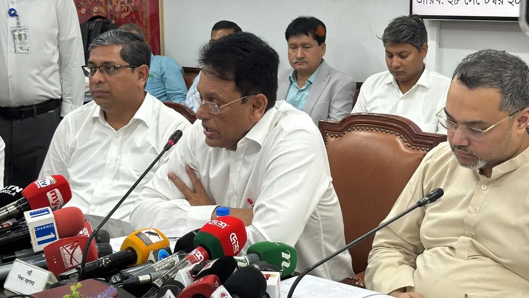 এসএসসির খাতা মূল্যায়নে ভুল করা শিক্ষকদের বিরুদ্ধে ব্যবস্থা নেওয়ার চিন্তা