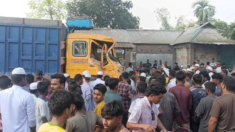 লালমনিরহাটে অটোরিকশায় ট্রাকের ধাক্কা, নিহত বেড়ে ৪