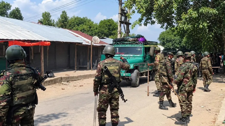 সাজেক সড়কে ফের অবরোধ, আইনশৃঙ্খলা বাহিনীর সঙ্গে গোলাগুলি