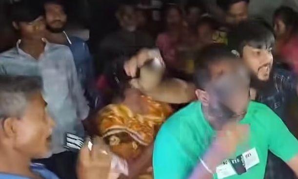 শ্যালিকাকে বিয়ে, মুখে চুনকালি মাখিয়ে যুবক ও তার দুই স্ত্রীকে গ্রামছাড়া