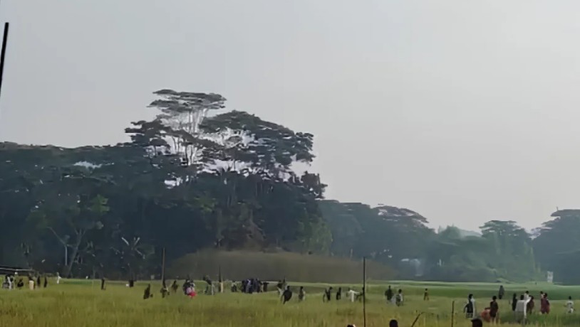 মসজিদের সভাপতি পদ নিয়ে দ্বন্দ্ব, দুই ঘণ্টার তাণ্ডবে ৫ বাড়িতে আগুন